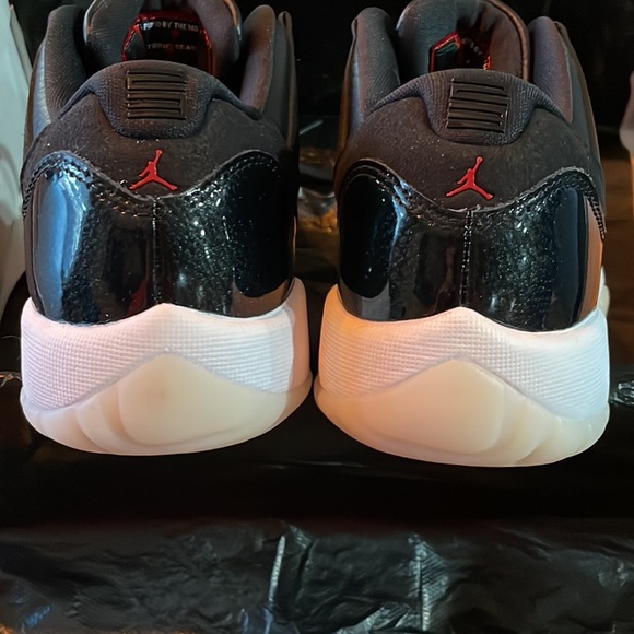 Jordan Retro 11 Low “72-10” size YOUTH 5 / W 6.5 - Picture 3 of 7